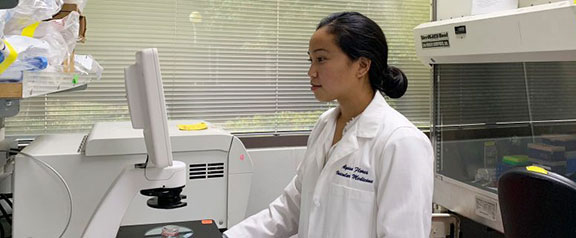 HHMI Fellow Alyssa Flores ’20